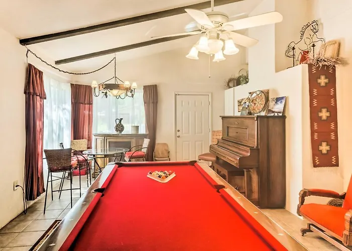 Patio & Yard: Dtwn Home! Holiday home *