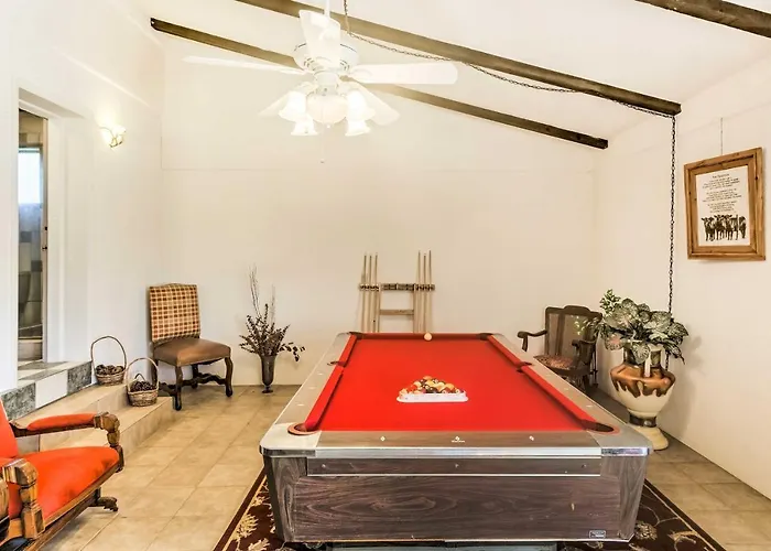 Patio & Yard: Dtwn Home! Holiday home *