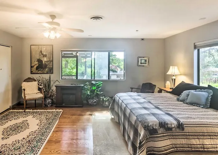 Patio & Yard: Dtwn Home! Cottonwood