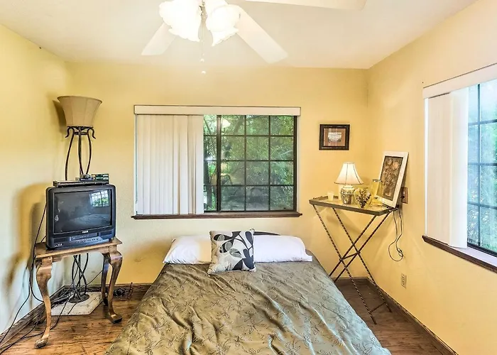 Patio & Yard: Dtwn Home! Cottonwood
